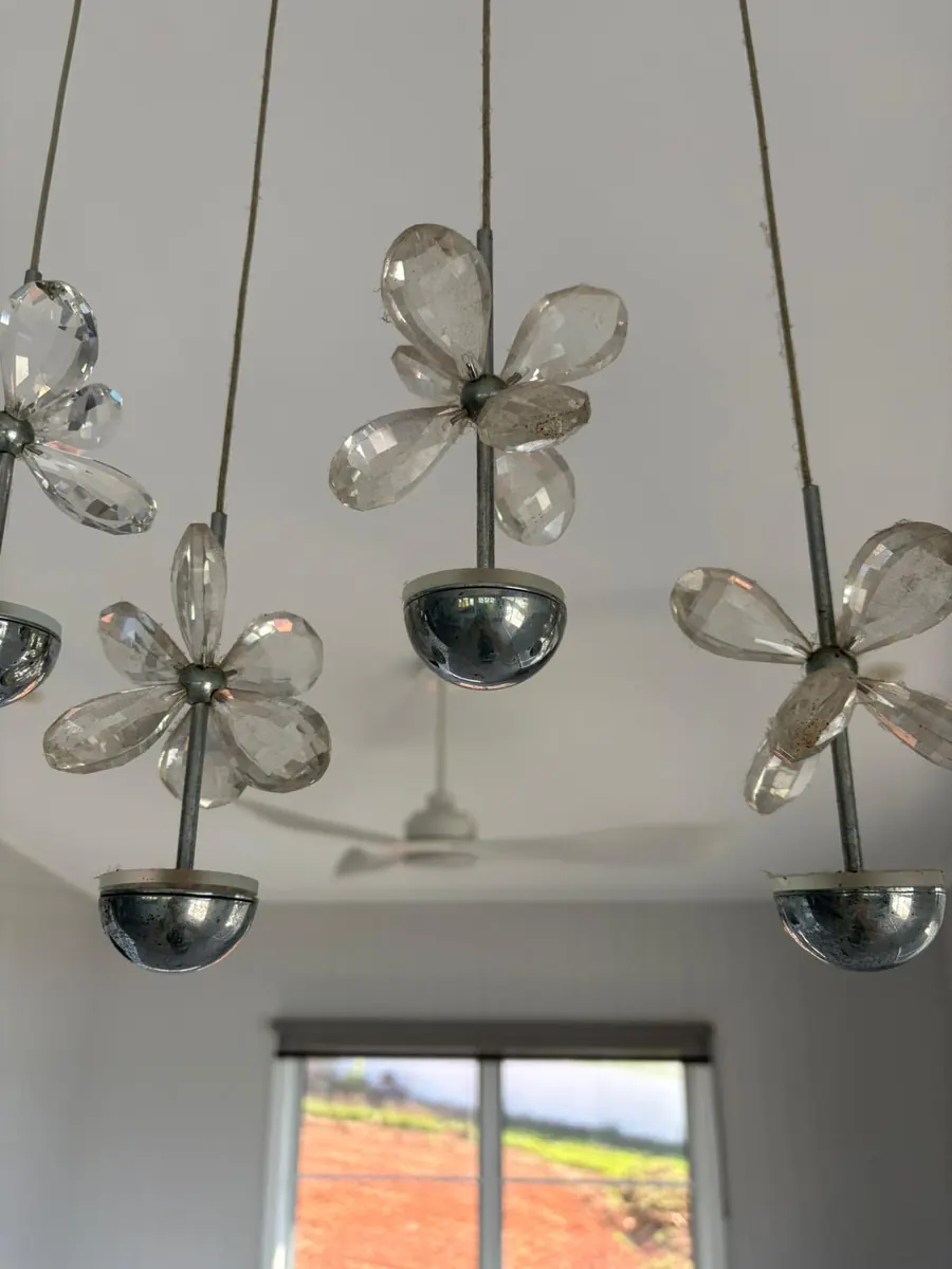 Crystal chandelier before cleaning